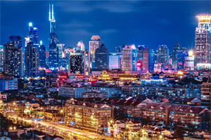 而这种变迁与传统的交融