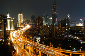 流动性与消费：上海贫困的动态分析